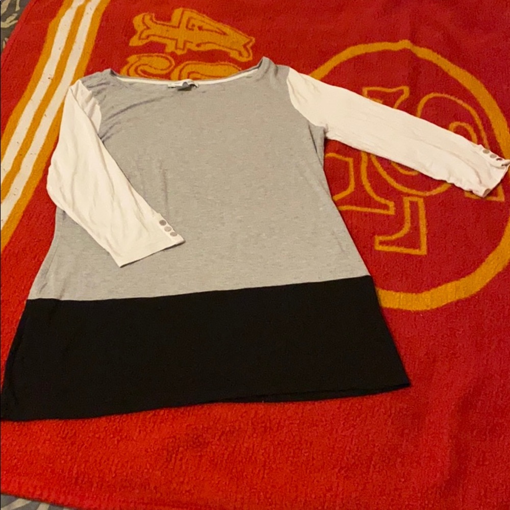 Half sleeved three toned shirt